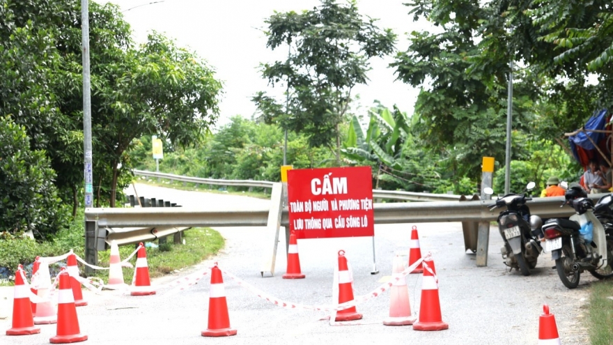 Cho xe máy, phương tiện thô sơ và người đi bộ qua cầu Sông Lô